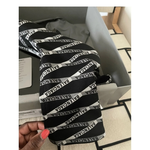 Selling this amazing pair of Balenciaga booties.They unfortunately run small. - Picture 4 of 5